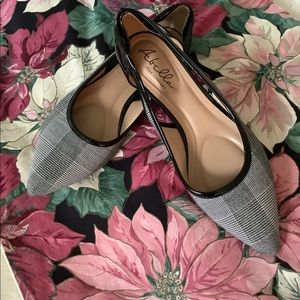 Abella dress shoes. Nearly new. Slip on black white plaid size 9.